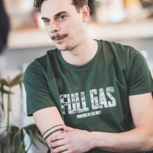 T-shirt-Full-groen-sfeer-1-1.jpg
