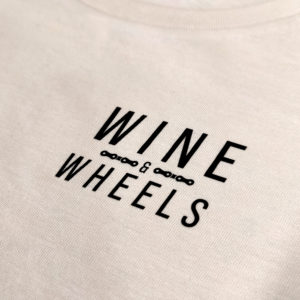 T-shirt dames wine & wheels vintage white sfeer2