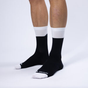 Hills BLACK:WHITE performance sock packshot